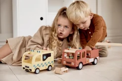 Kids Concept Ambulance i træ- Legetøjsbiler