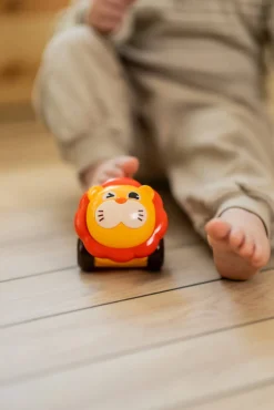 Scandinavian Baby Products Baby legetøjsbil - løve med konfetti- Legetøjsbiler