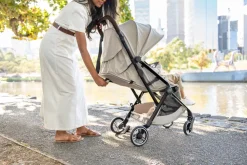 Britax Römer Flylite - Style teak- Klapvogne Med Flade Sæder|Rejseklapvogne