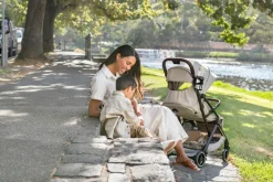 Britax Römer Flylite - Style teak- Klapvogne Med Flade Sæder|Rejseklapvogne