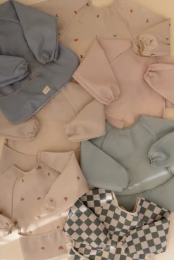 MUSHIE Langærmet Spisesmæk - Blush- Hagesmække