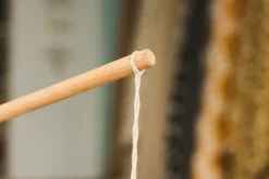 Vanilla COPENHAGEN Musikuro + træholder - Swandersen-Børn Uroer