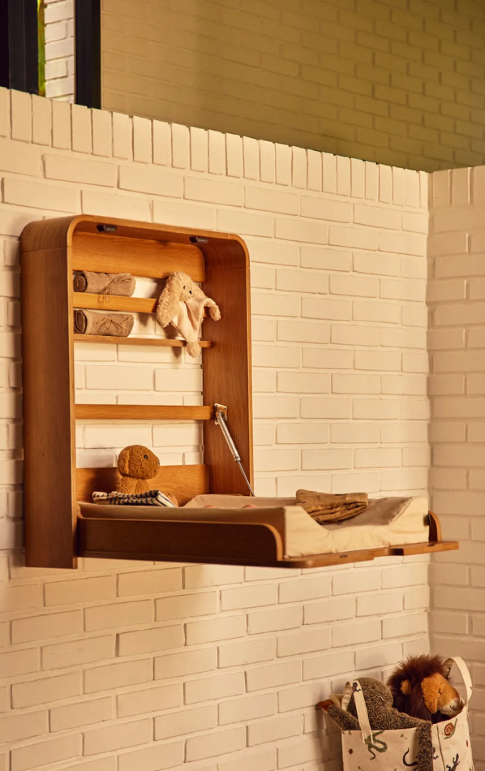 FLEXA Nova væghængt Puslebord, eg-Børn Pusleborde|Pusleborde