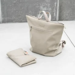 Done By Deer Puslerygsæk - sand- Pusletasker & Transporttasker