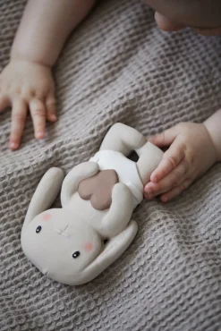 Lille Kanin Sanselegetøj - Brun hjerte- Bideringe & Rangler